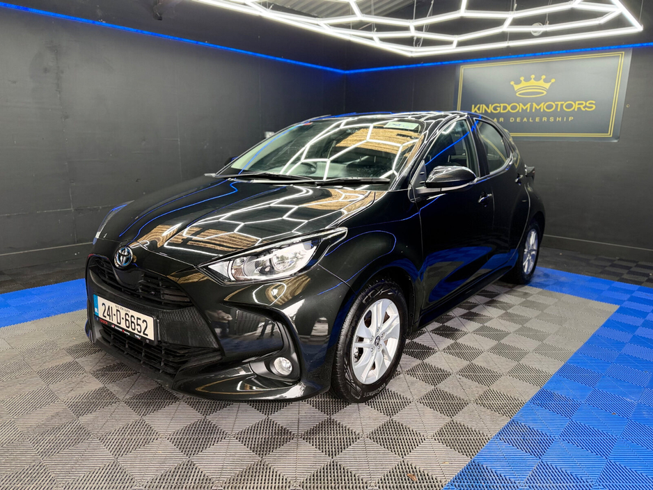 2024 Toyota Yaris - image 6