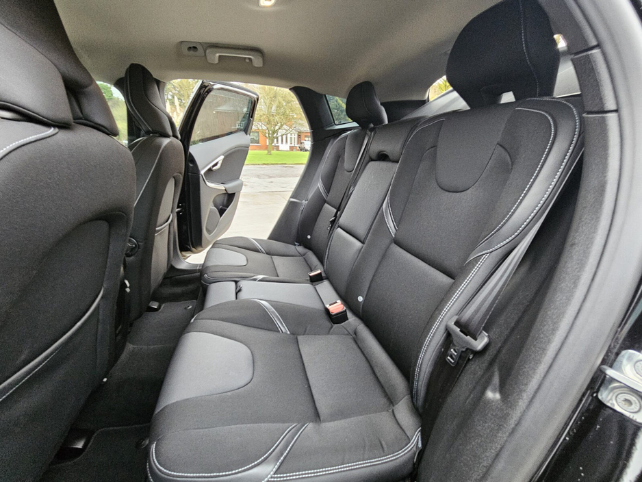 2016 Volvo V40 - image 21