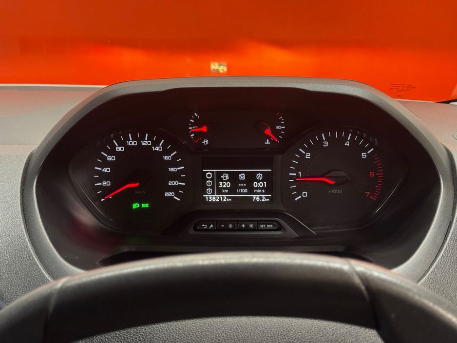 2020 Peugeot Partner - image 9