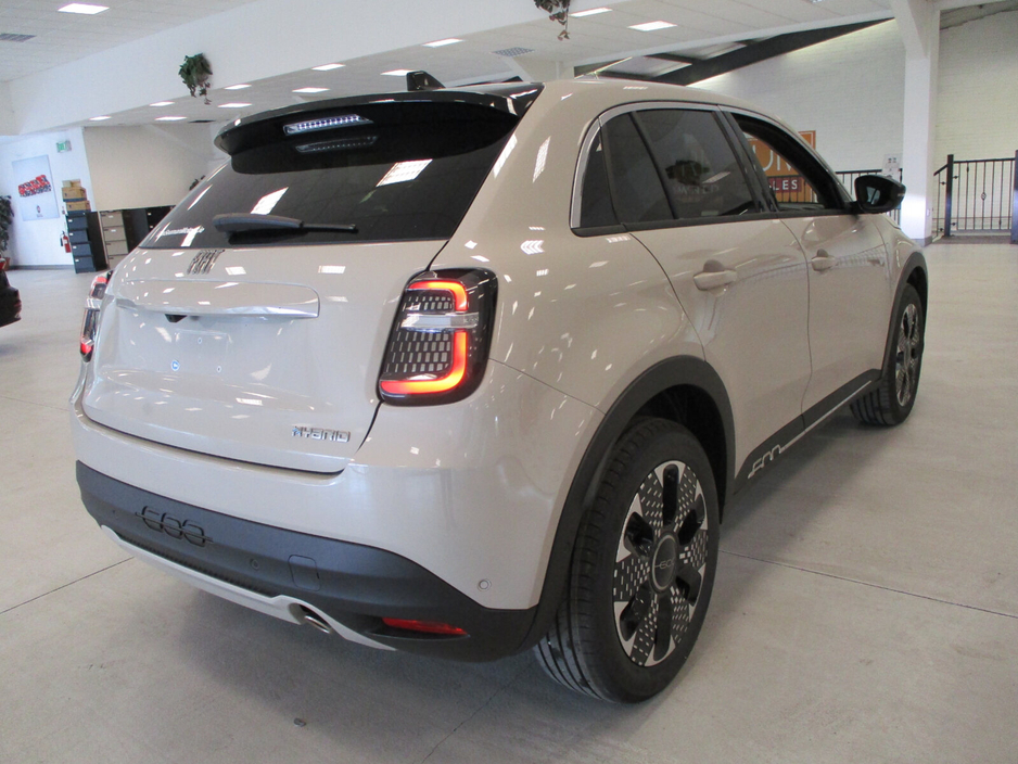 2026 Fiat 600 La Prima 1.2 100hp Hybrid Auto eDCT 6 €33,495