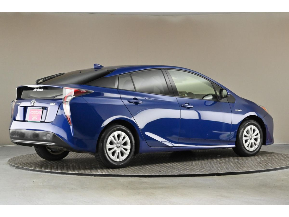 2019 Toyota Prius - image 10