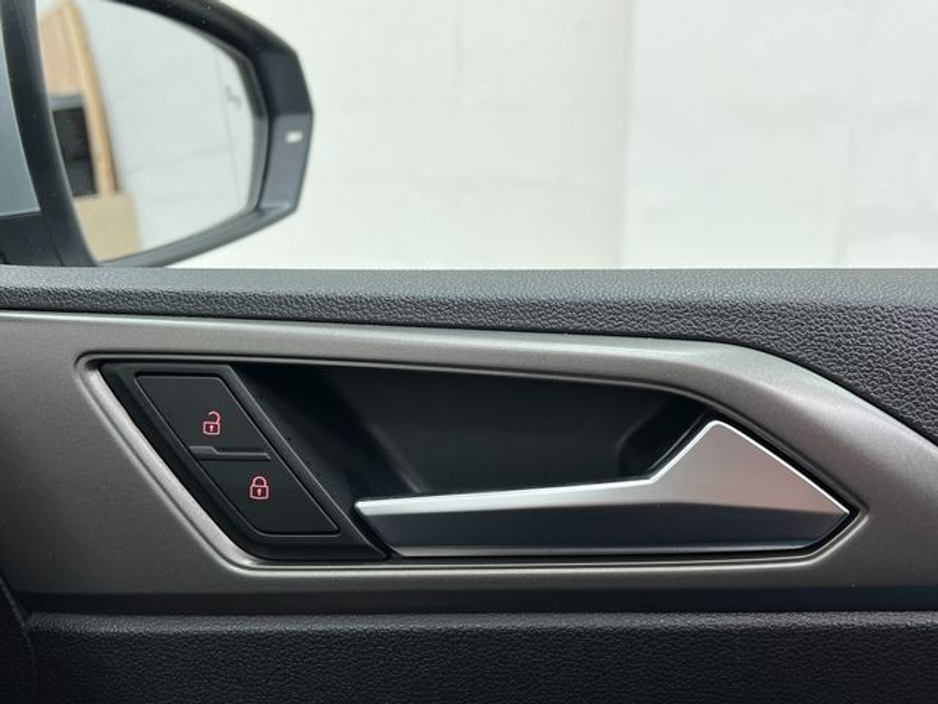 2018 Volkswagen Polo 1.0 TSI Automatic, Reversing camera, LOW MILES €16,895