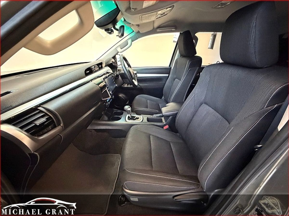2022 Toyota Hilux AUTOMATIC 2.8D IRISH CAR ONLY 58KM SR5 DOUBLE CAB N1 COMMERCIAL VAT €36,585