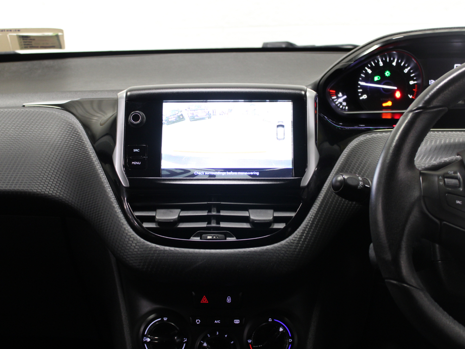 2018 Peugeot 208 - image 21