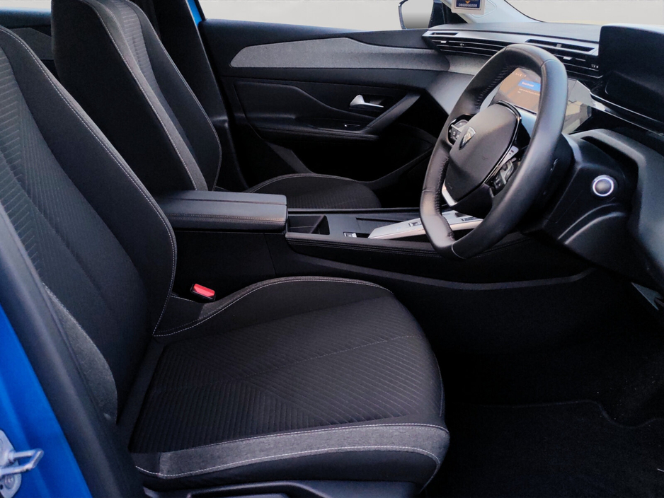 2023 Peugeot 308 - image 11