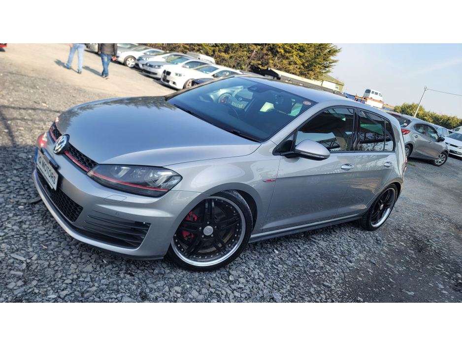 2014 Volkswagen Golf - image 3