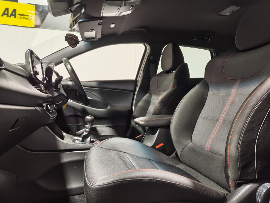 2022 Hyundai i30 - image 18