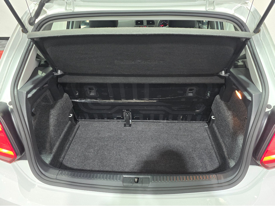 2017 Volkswagen Polo - image 12
