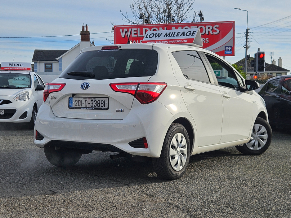 2020 Toyota Vitz - image 2