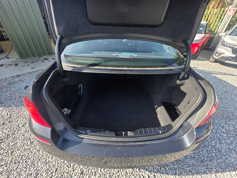 2014 BMW 5 Series - image 11