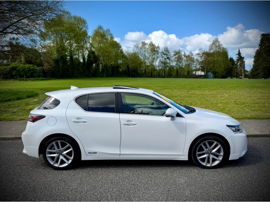 2016 Lexus CT 200 h - image 9