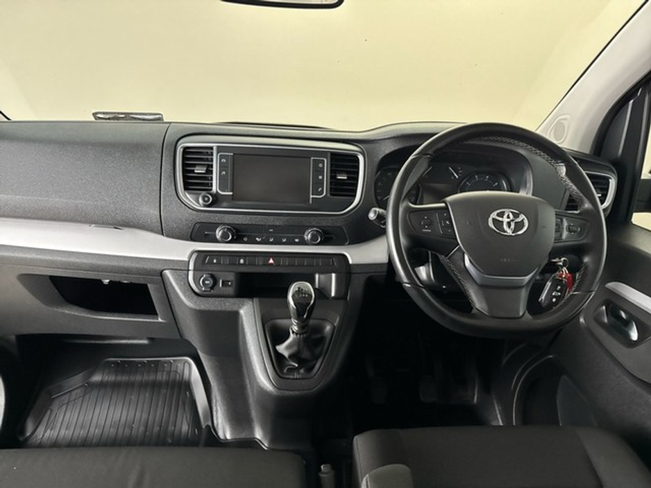2024 Toyota Proace Verso - image 8