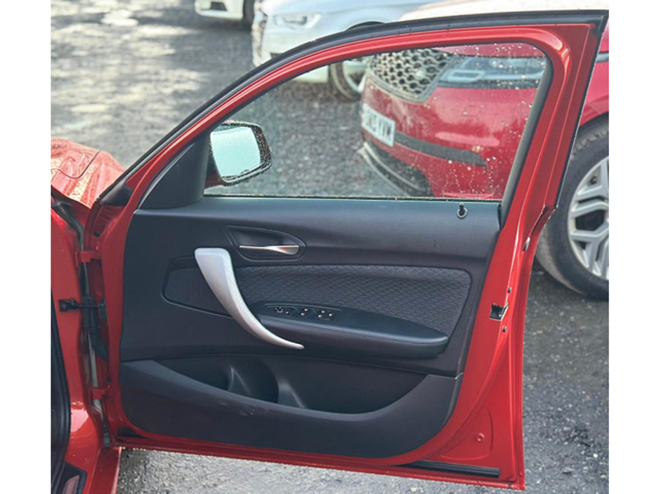 2016 BMW 1 Series - image 9