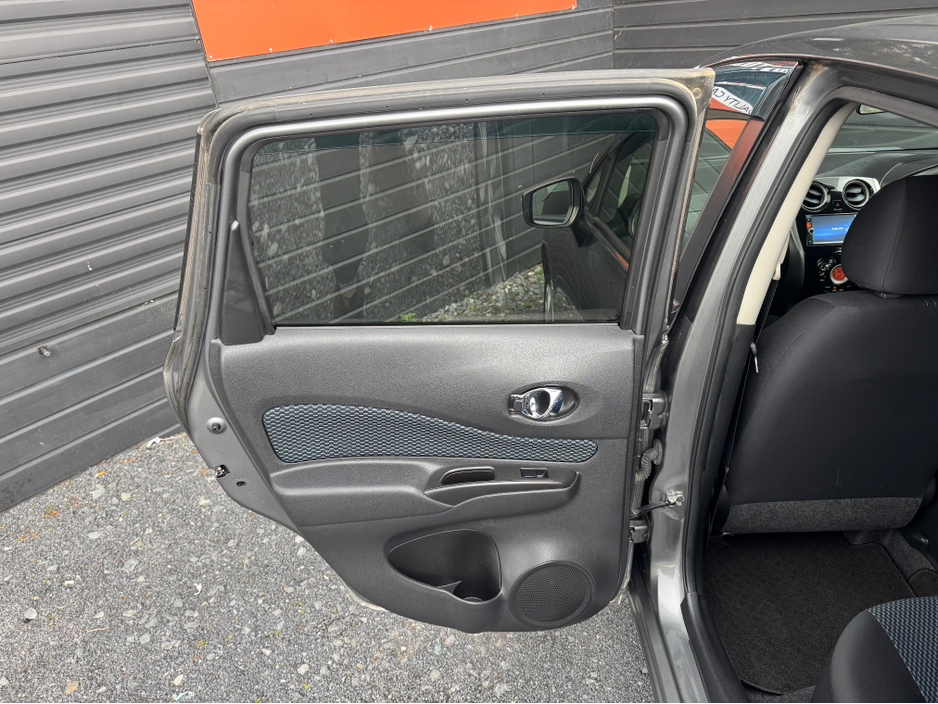 2015 Nissan Note - image 18