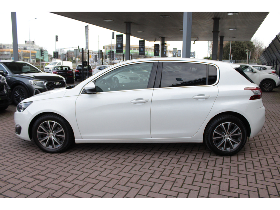 2017 Peugeot 308 - image 7