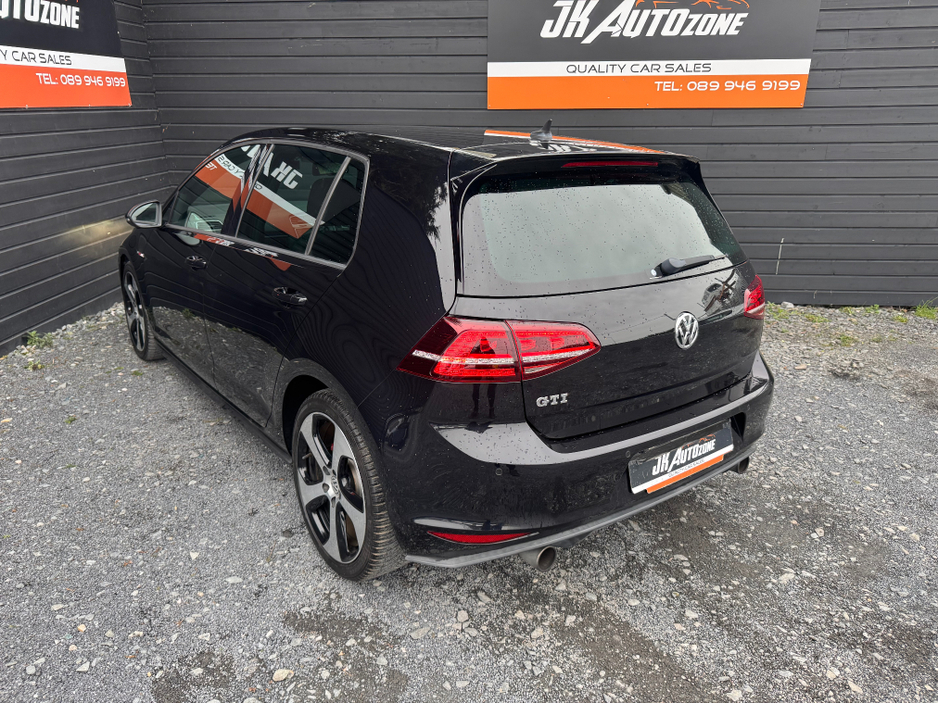 2014 Volkswagen Golf - image 6