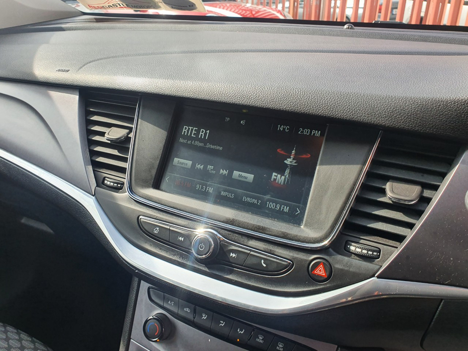 2017 Opel Astra - image 9