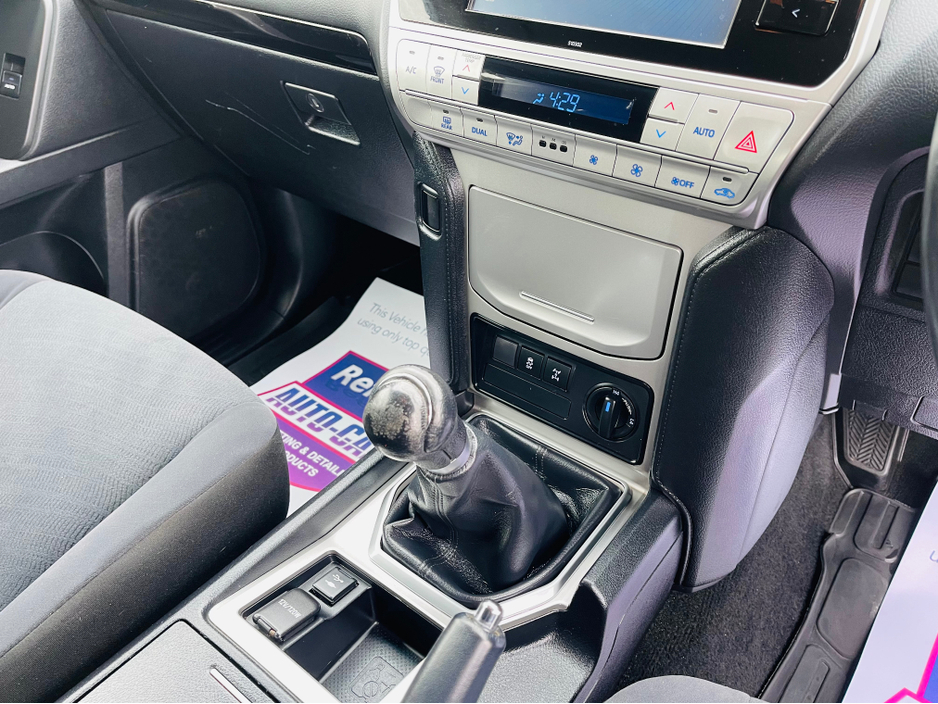 2022 Toyota Landcruiser - image 11