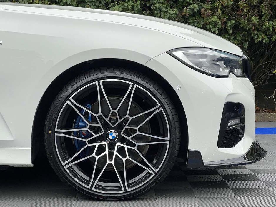 2021 BMW 3 Series 330e M-SPORT COMPETITION 2.0 * VERY LOW MILEAGE * // FULL SERVICE HISTORY // NEW 20" M3 COMP ALLOYS // LEATHER M-SPORT INTERIOR €36,900