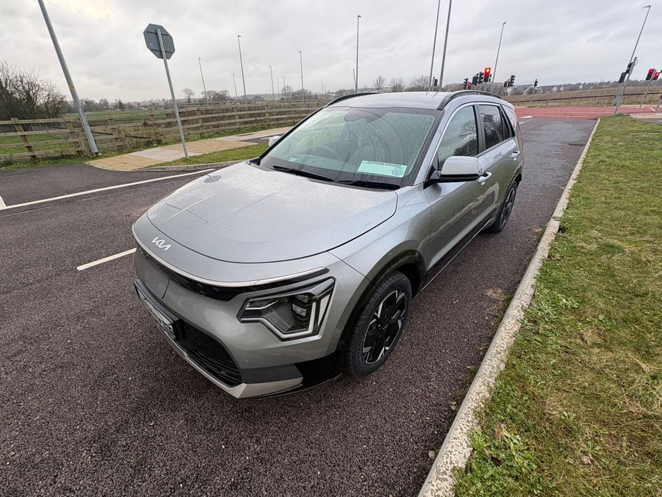 2023 Kia Niro - image 4