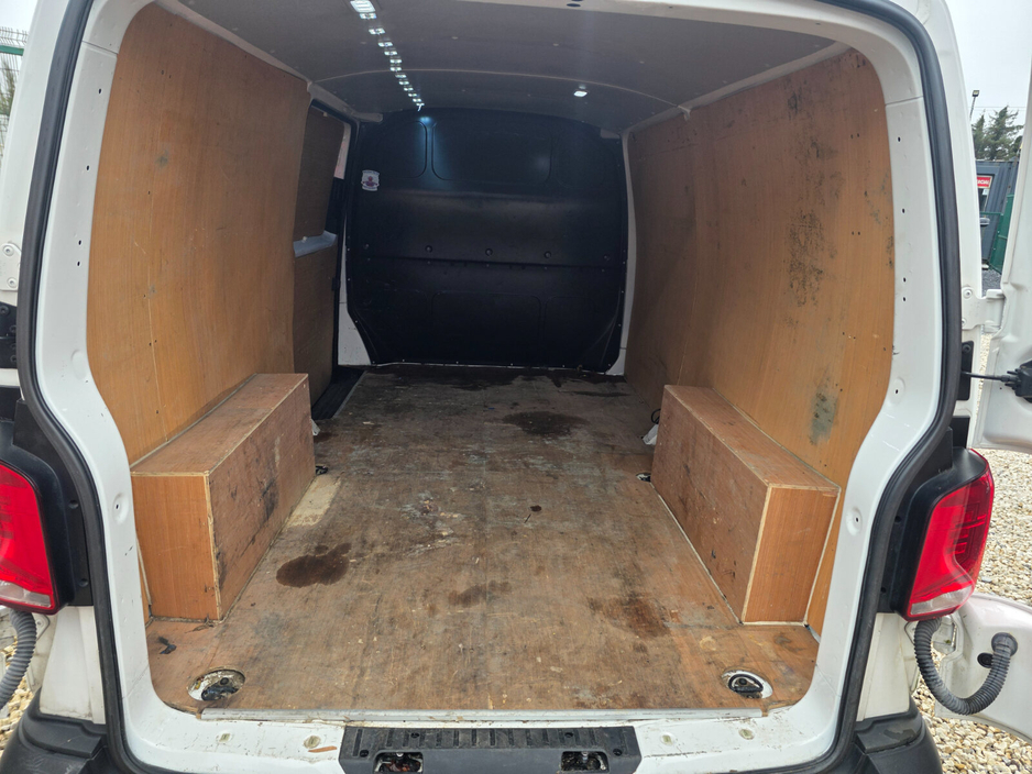 2021 Volkswagen Transporter  €15,000