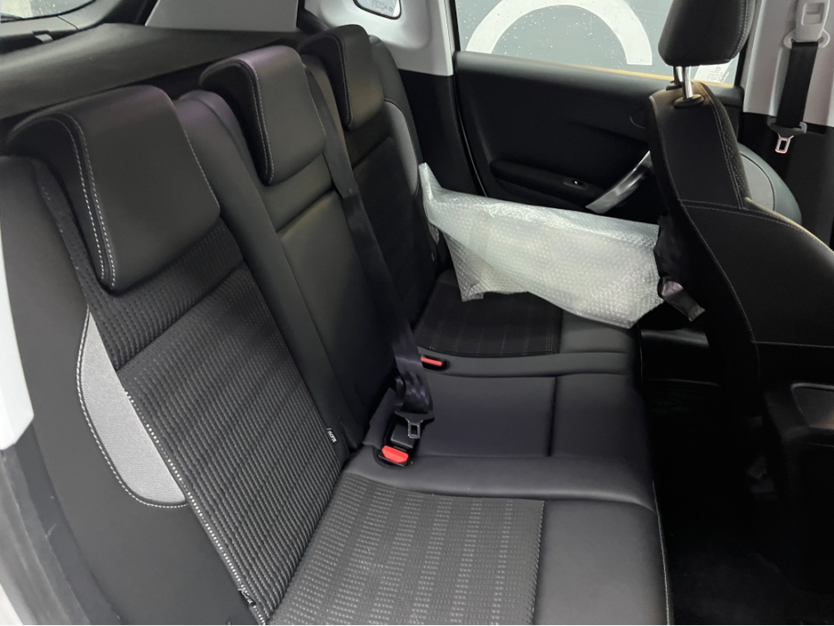 2017 Peugeot 2008 - image 11