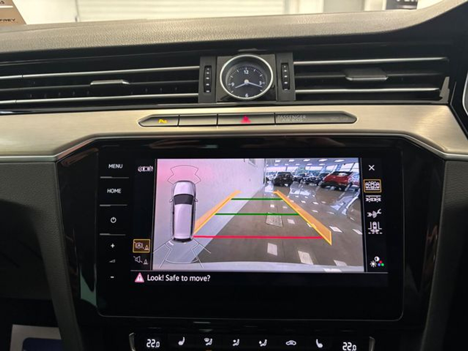 2020 Volkswagen Passat - image 7