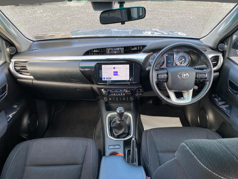 2025 Toyota Hilux 2.8 SR5 MANUAL..Roller shutter..No VAT €54,950