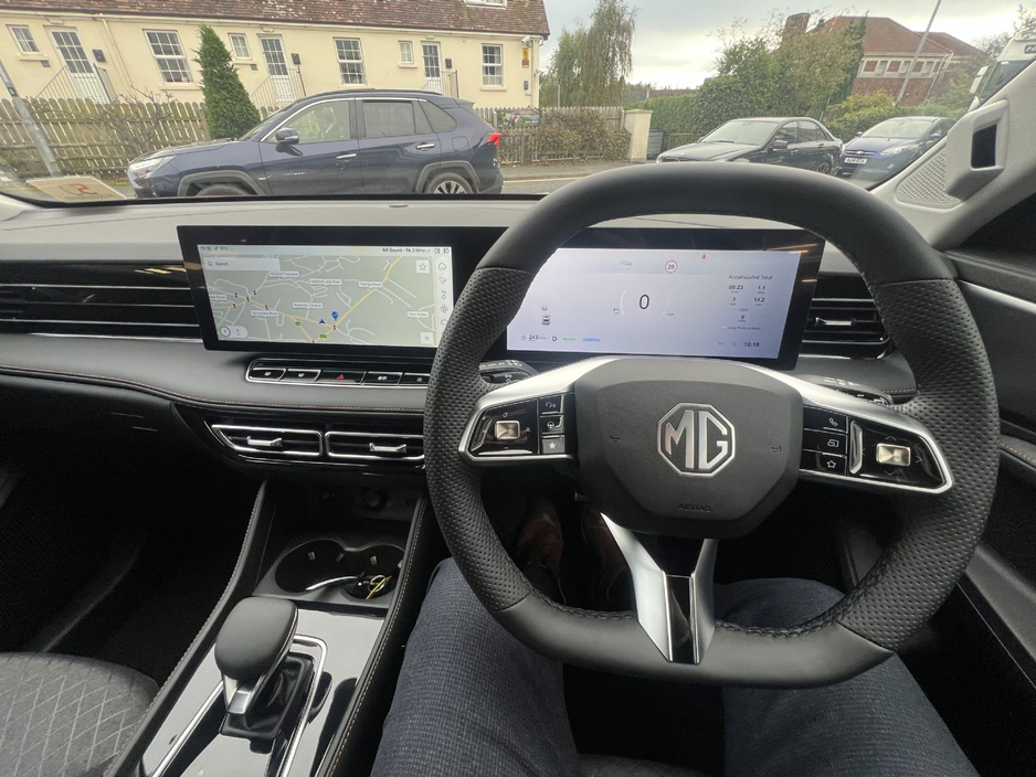 2025 MG HS - image 14