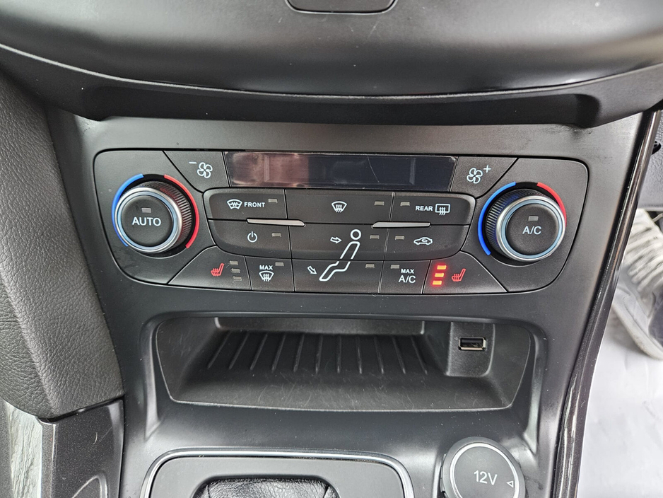 2017 Ford Focus - image 31