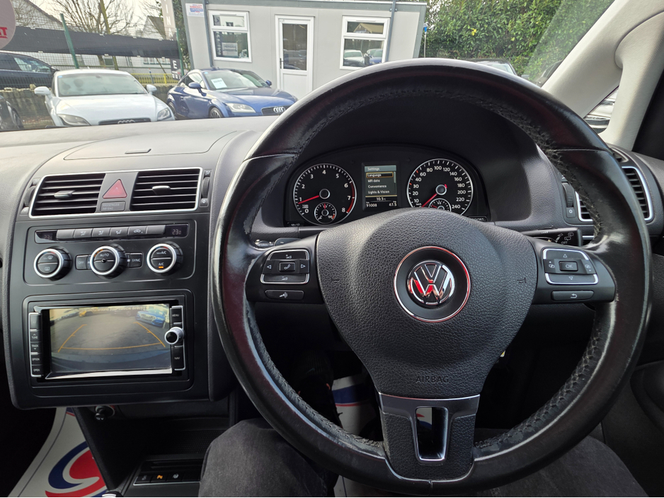 2013 Volkswagen Touran - image 20