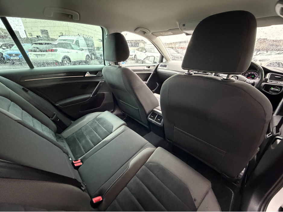 2016 Volkswagen Golf - image 21