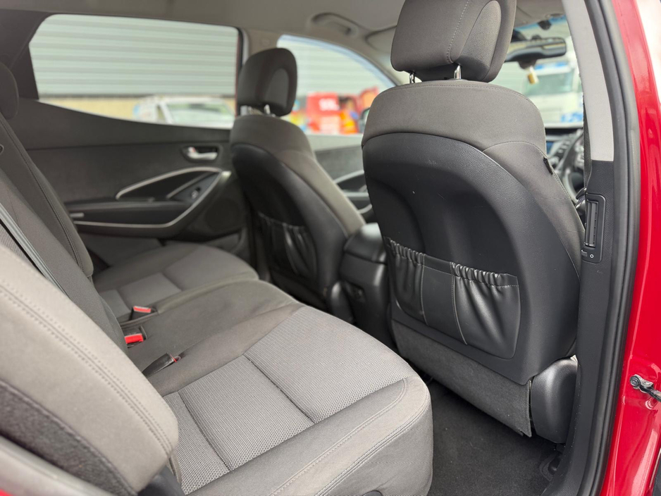 2014 Hyundai Santa Fe - image 19