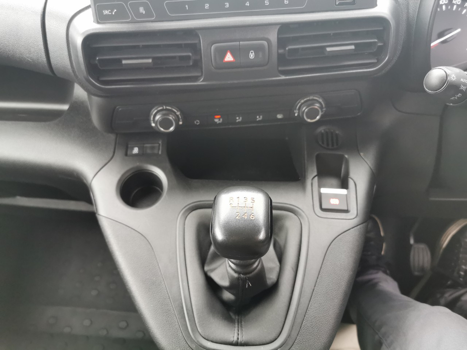 2022 Citroen Berlingo - image 5