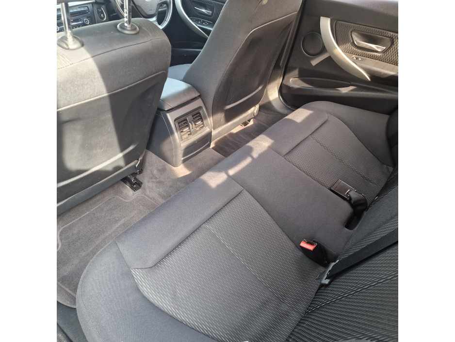 2013 BMW 3 Series - image 12