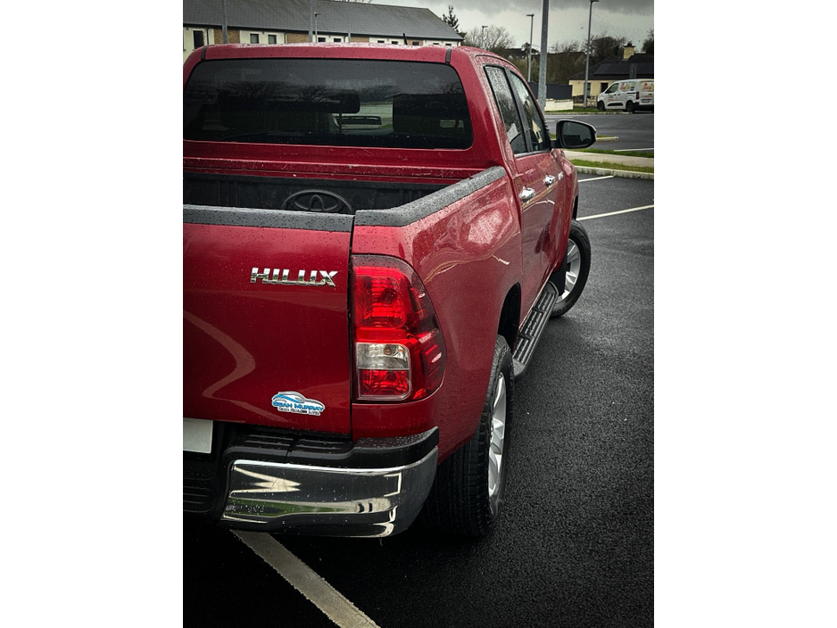 2017 Toyota Hilux - image 9