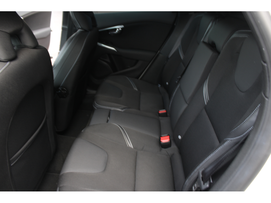 2016 Volvo V40 2.0D4 SPORT 5DR HATCHBACK AUTO HUGE SPEC  // 1 OWNER CAR // AS NEW CONDITION THROUGHOUT // BUY WITH CONFIDENCE AA AND SIMI APPROVED DEALER 2025 // FINANCE ARRANGED // €14,950