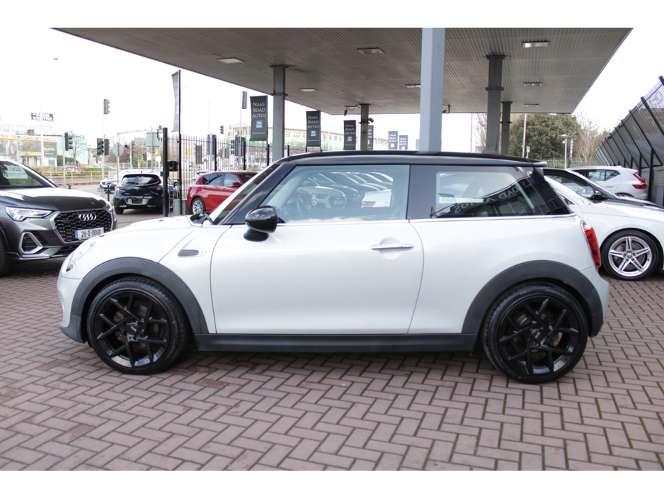 2019 MINI Cooper - image 7