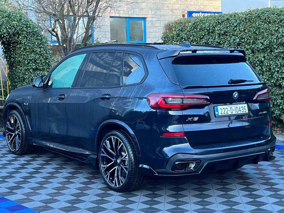 2022 BMW X5 M-SPORT COMPETITION XDRIVE45e 3.0 PLUG-IN HYBRID // APPLE CARPLAY // M COMPETITION BODYSTYLING PACKAGE // ADAPTIVE AIR SUSPENSION €52,900