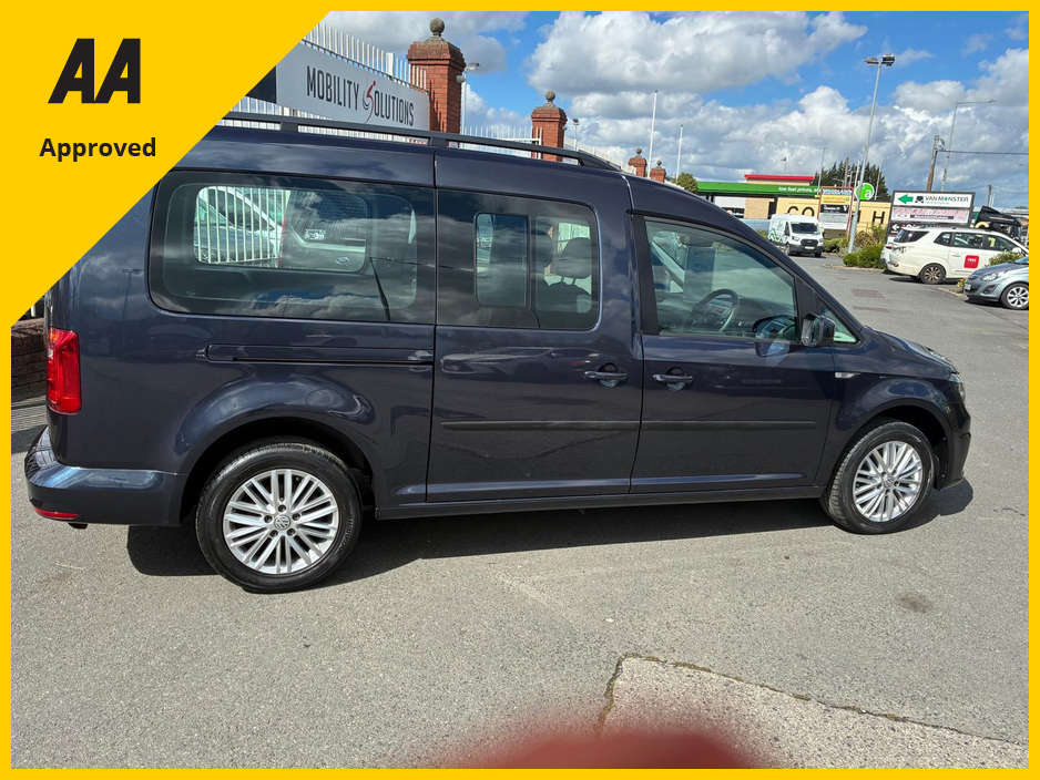 2021 Volkswagen Caddy Maxi Life - image 4