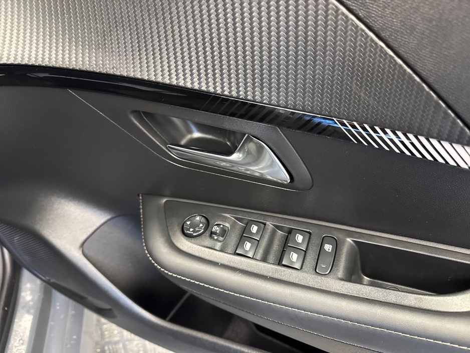 2024 Peugeot 208 - image 12