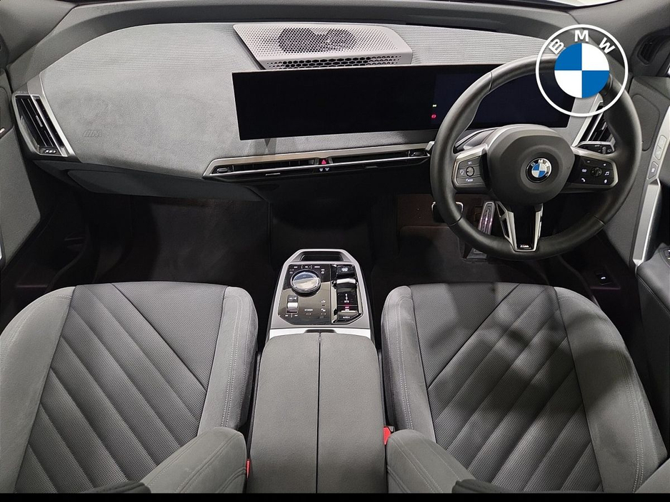 2025 BMW iX - image 4