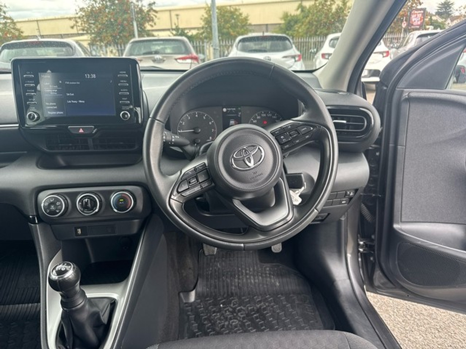 2022 Toyota Yaris 1.0 LUNA €18,995