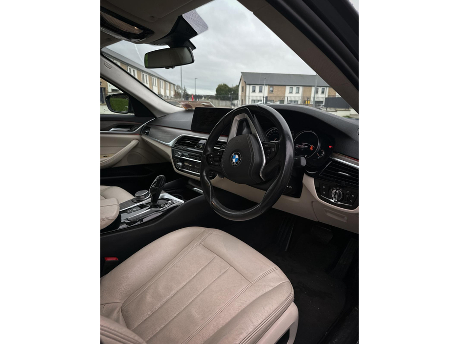 2018 BMW 5 Series - image 6