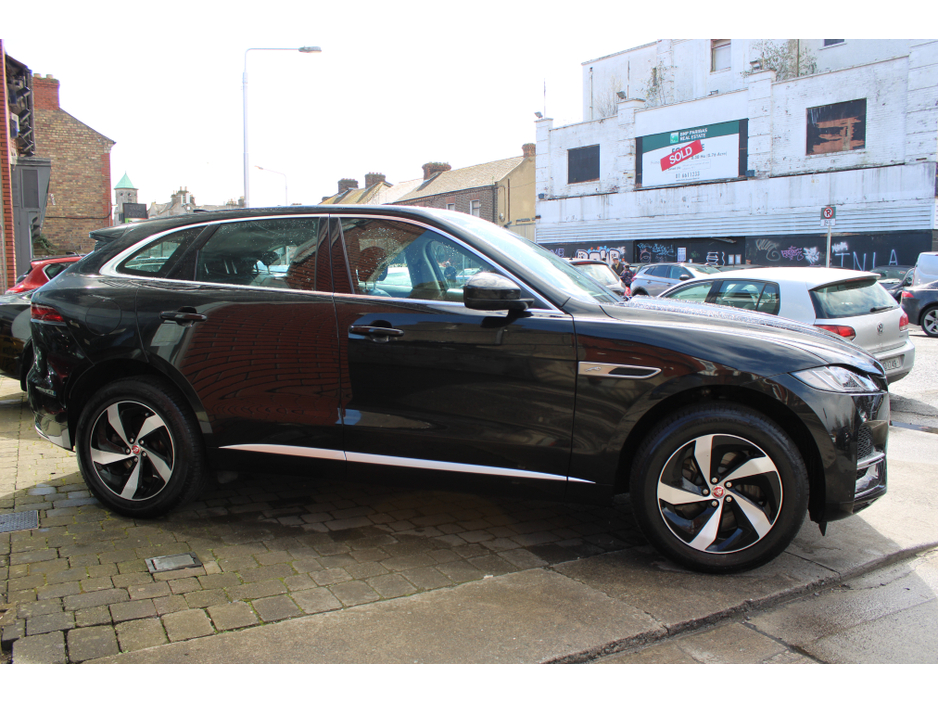 2022 Jaguar F-Pace - image 5