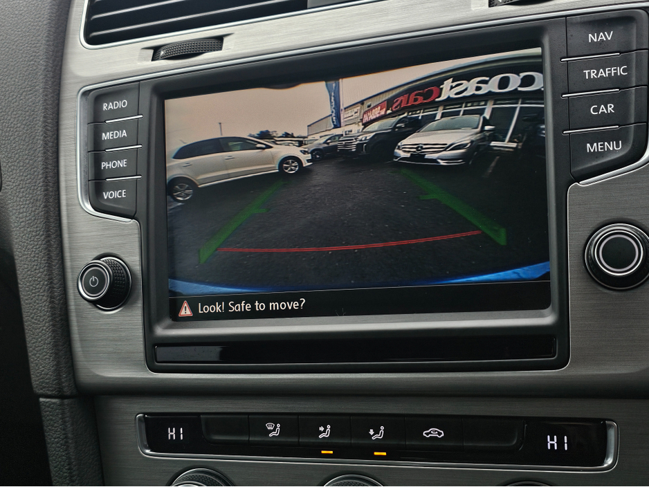 2014 Volkswagen Golf - image 18