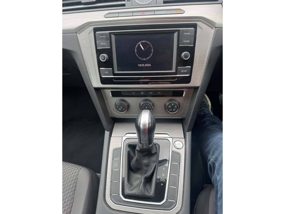 2018 Volkswagen Passat - image 15