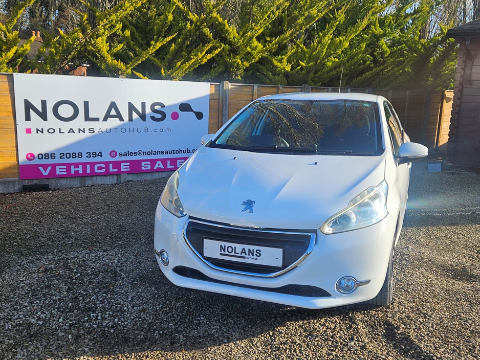 2015 Peugeot 208 - image 5