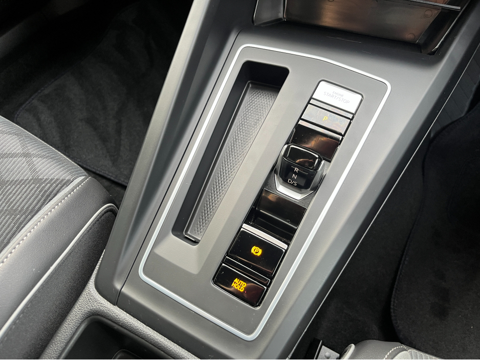 2022 Volkswagen Golf R-LINE AUTOMATIC 2.0 DIESEL //HIGH SPEC//LOW MILES//HEAD UP DISPLAY//HEATED SEATS AND STEERING WHEEL//KEYLESS ENTRY//ADAPTIVE CRUISE CONTROL// €32,950