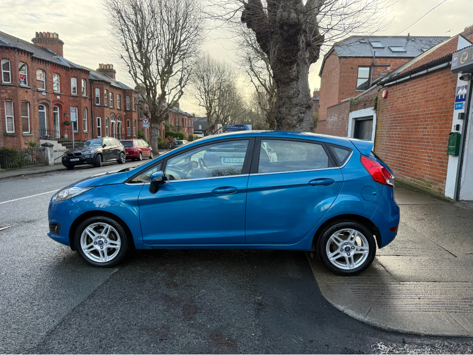 2015 Ford Fiesta - image 9